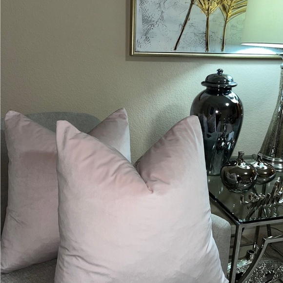 1-NWT CALDEIRA ABSTRACT DESIGN
DECORATIVE PILLOWS (Read description for details) - Picture 12 of 12